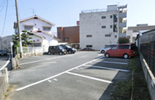 前原駅前月極駐車場