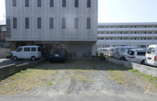 前原西1丁目月極駐車場