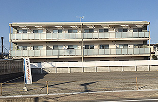 ファミリア東月極駐車場